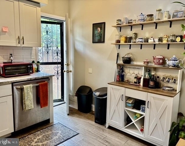 719 Sears Street - Photo Thumbnail 6