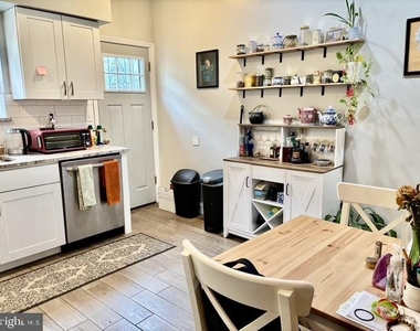 719 Sears Street - Photo Thumbnail 5