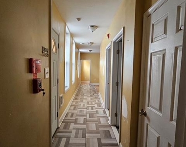 240 W Glenwood Avenue - Photo Thumbnail 6