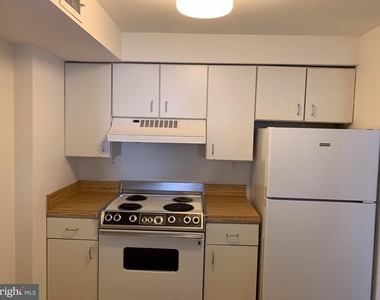 1211 Locust Street - Photo Thumbnail 2