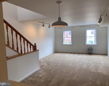 1211 Locust Street - Photo Thumbnail 4
