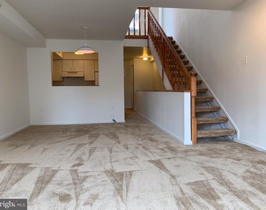 1211 Locust Street - Photo Thumbnail 3