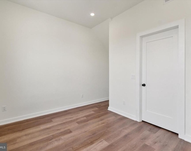 2513 N Howard Street - Photo Thumbnail 5