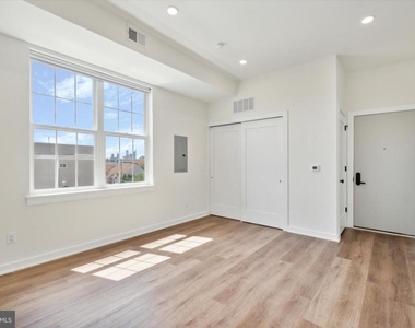 2513 N Howard Street - Photo Thumbnail 9