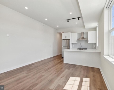 2513 N Howard Street - Photo Thumbnail 3