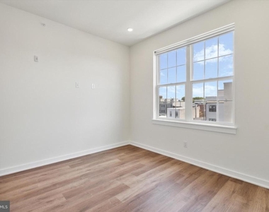 2513 N Howard Street - Photo Thumbnail 6