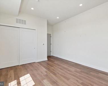 2513 N Howard Street - Photo Thumbnail 11