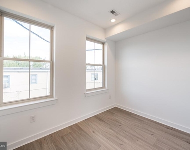 2137 Cross Street - Photo Thumbnail 11
