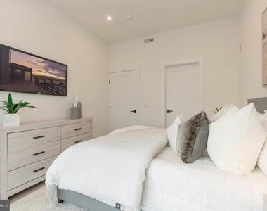 1421 E Columbia Avenue - Photo Thumbnail 16