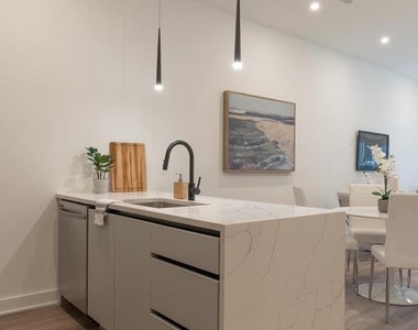 1421 E Columbia Avenue - Photo Thumbnail 7