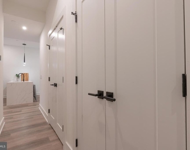 1421 E Columbia Avenue - Photo Thumbnail 12