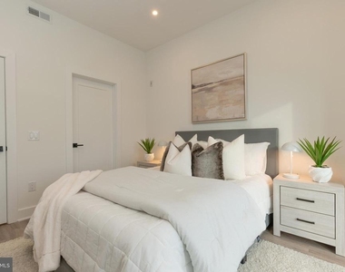 1421 E Columbia Avenue - Photo Thumbnail 15