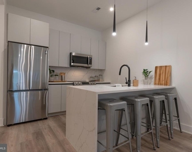 1421 E Columbia Avenue - Photo Thumbnail 3
