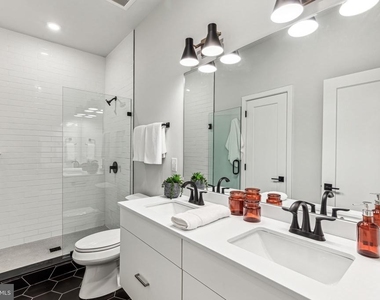 6910 Ridge Avenue - Photo Thumbnail 12