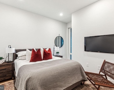 6910 Ridge Avenue - Photo Thumbnail 7
