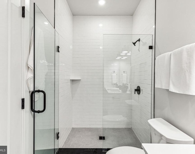 6910 Ridge Avenue - Photo Thumbnail 13