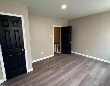 1859 E Cornwall Street - Photo Thumbnail 11