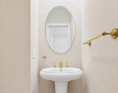1512 Spruce Street - Photo Thumbnail 6