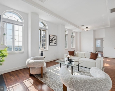1512 Spruce Street - Photo Thumbnail 2