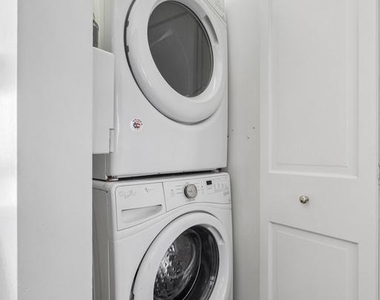 1512 Spruce Street - Photo Thumbnail 8