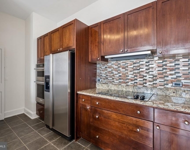 1512 Spruce Street - Photo Thumbnail 10