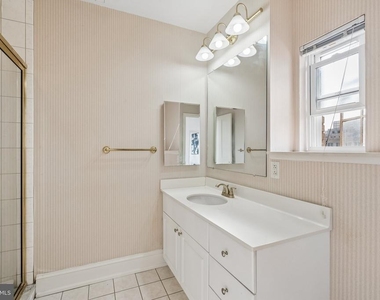 1512 Spruce Street - Photo Thumbnail 4