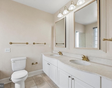 1512 Spruce Street - Photo Thumbnail 14