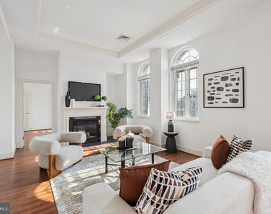 1512 Spruce Street - Photo Thumbnail 3