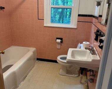 817 Lake Drive - Photo Thumbnail 2