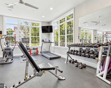 1100 Crescent Way - Photo Thumbnail 3