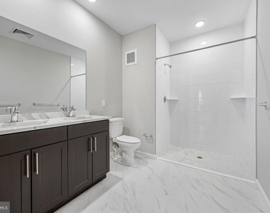 1100 Crescent Way - Photo Thumbnail 6