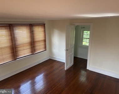 19 Snowden Avenue - Photo Thumbnail 6