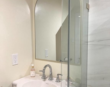 19 Snowden Avenue - Photo Thumbnail 13