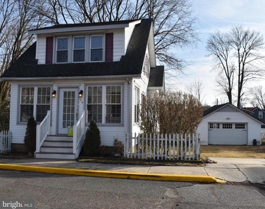 19 Snowden Avenue - Photo Thumbnail 1