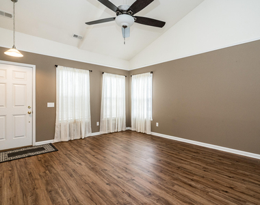 4 Richardson Circle - Photo Thumbnail 5