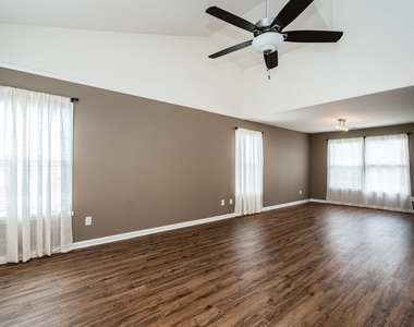 4 Richardson Circle - Photo Thumbnail 4
