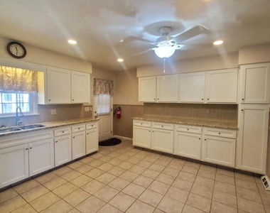 2024 A Beverly Drive - Photo Thumbnail 15