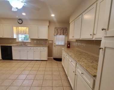 2024 A Beverly Drive - Photo Thumbnail 14