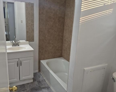 34 Florence Tollgate Place - Photo Thumbnail 4
