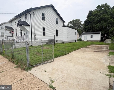 825 W 3rd Street - Photo Thumbnail 14