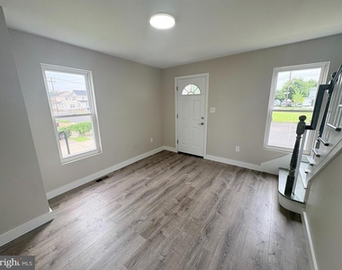 825 W 3rd Street - Photo Thumbnail 1