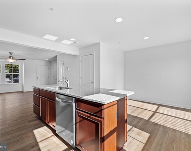 449 Peleton Street - Photo Thumbnail 9