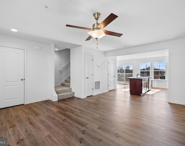 449 Peleton Street - Photo Thumbnail 3