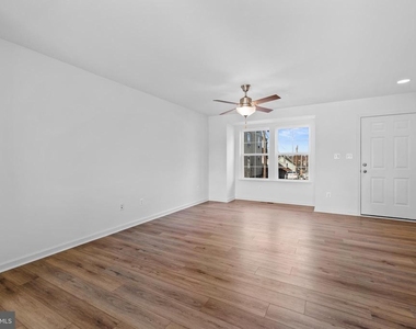 449 Peleton Street - Photo Thumbnail 5