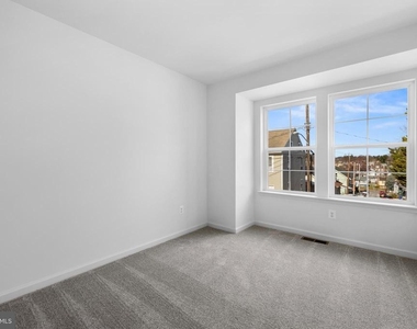 449 Peleton Street - Photo Thumbnail 16