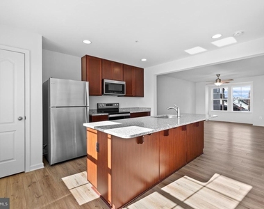 442 Peleton Street - Photo Thumbnail 8