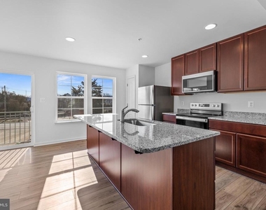 442 Peleton Street - Photo Thumbnail 6