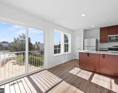 442 Peleton Street - Photo Thumbnail 12