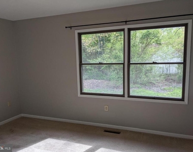 21585 America Street - Photo Thumbnail 12