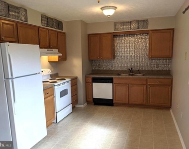 21585 America Street - Photo Thumbnail 6